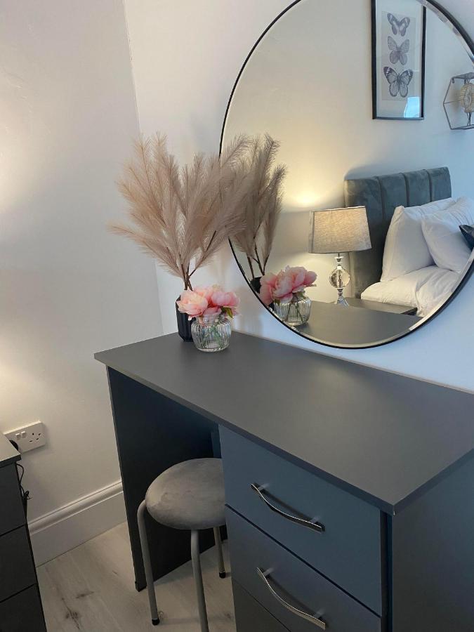 The Retreats 2: Pet-Friendly Flat in Kenfig Hill Apartment Exterior photo