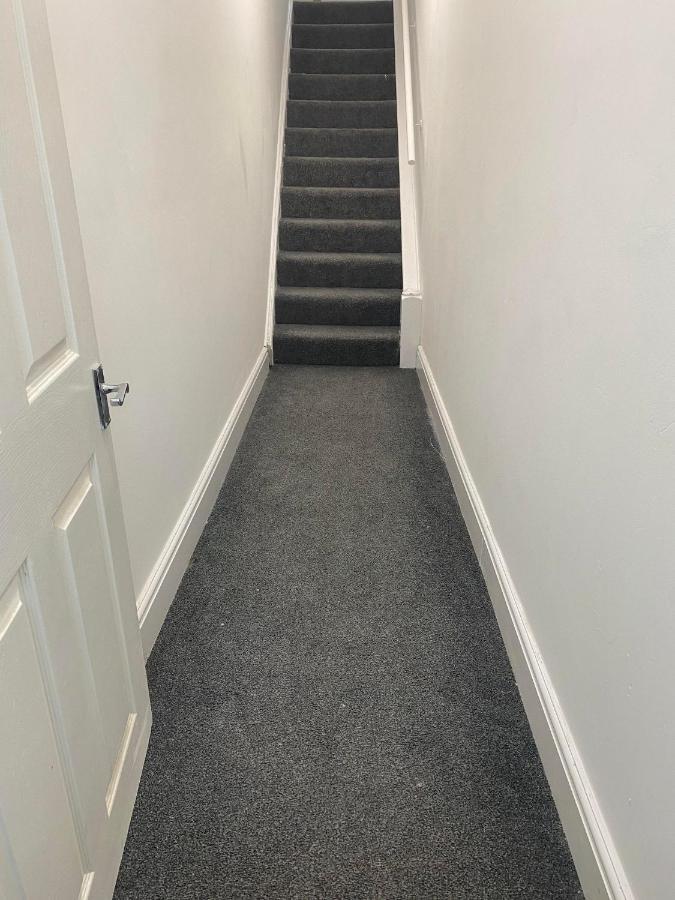 The Retreats 2: Pet-Friendly Flat in Kenfig Hill Apartment Exterior photo