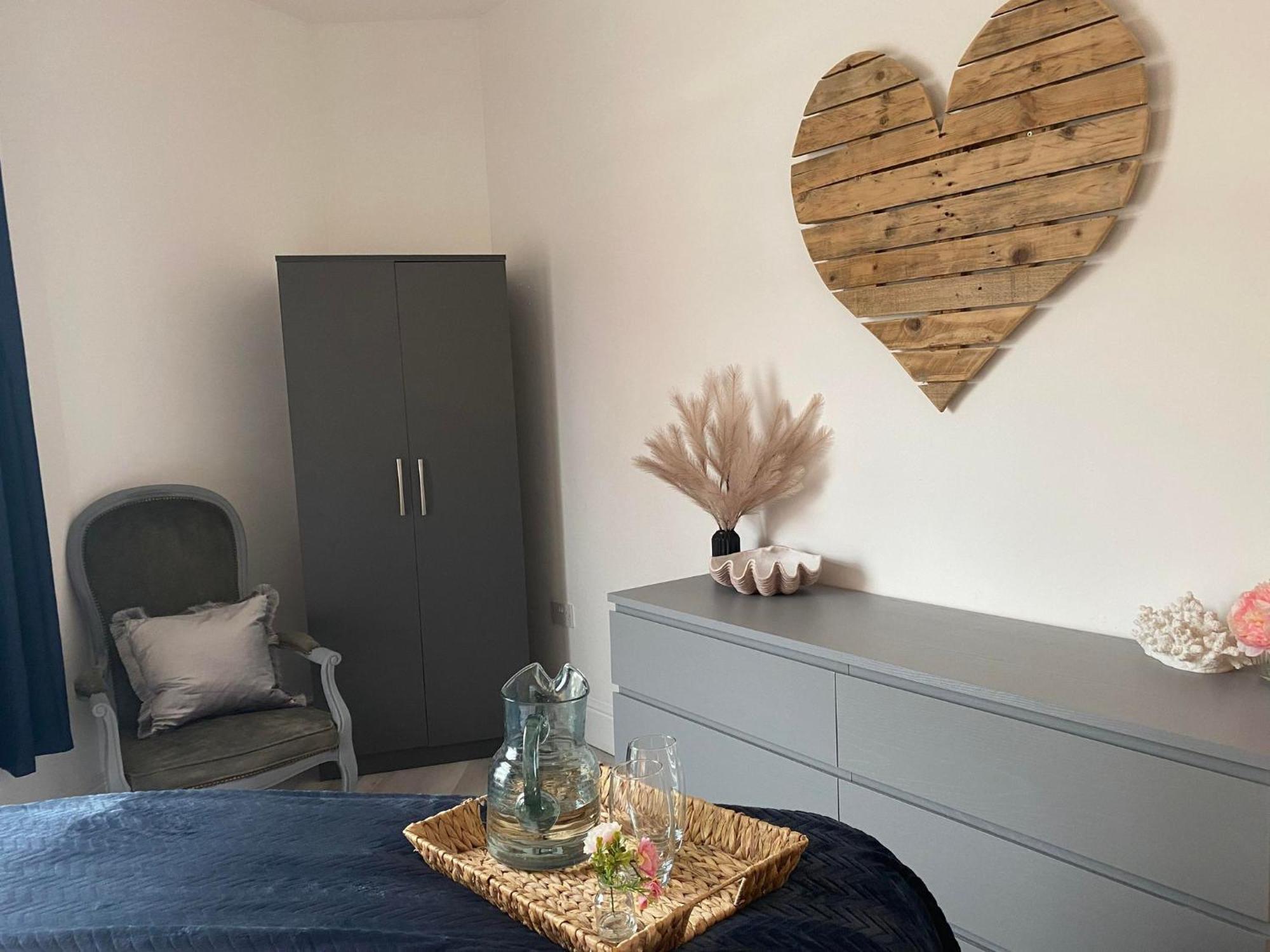 The Retreats 2: Pet-Friendly Flat in Kenfig Hill Apartment Exterior photo